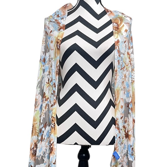 Vera Wang Bloomcore Floral Lightweight Scarf Shawl - Picture 3 of 10